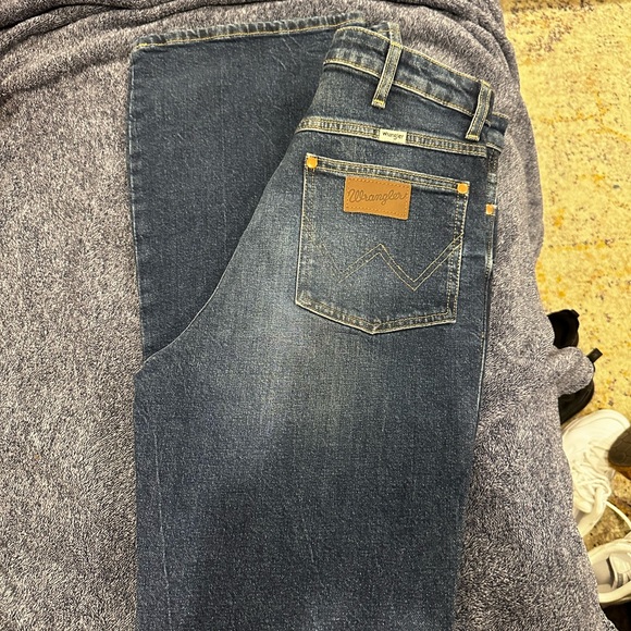 Wrangler Jeans - Picture 3 of 5